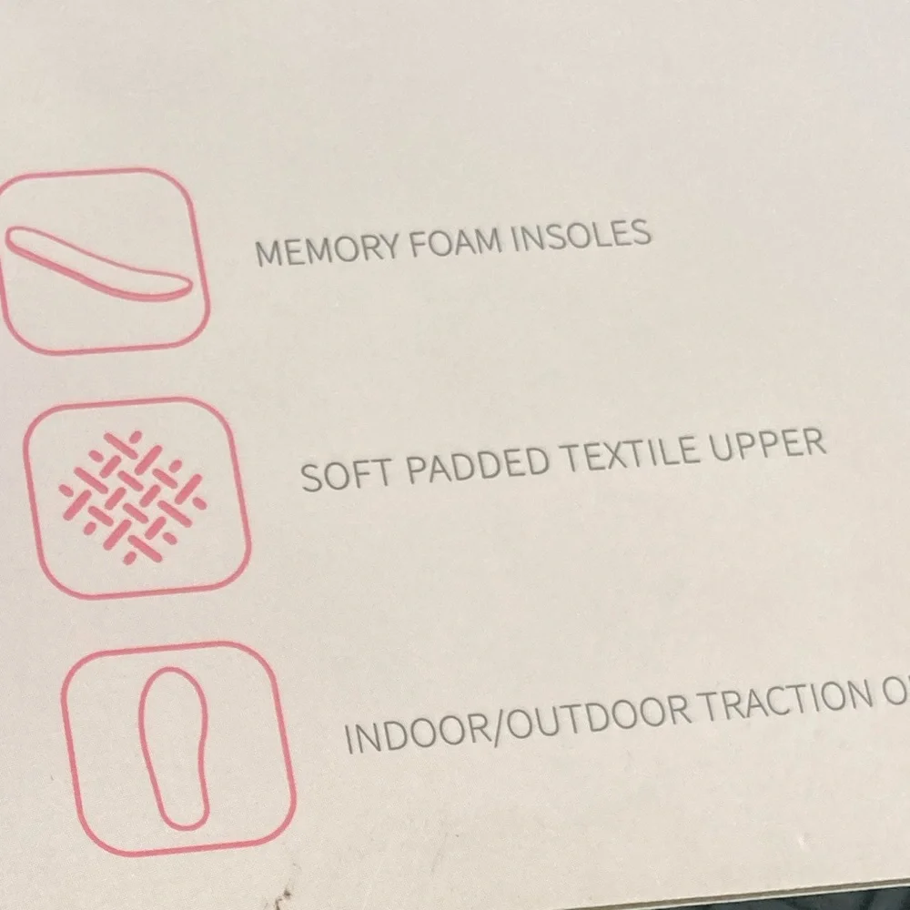 NWT Kensie Black Fuzzy Winking Smiley Face Houseshoe Slippers Size 9 Large - Picture 6 of 7